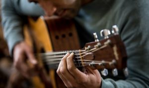 Chord Gitar dan Lirik Manusia Setengah Dewa Iwan Fals, Kunci Dasar C