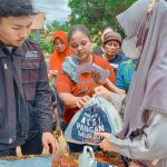 Warga Prasejahtera Yukum Jaya Lampung Tengah Bahagia Bawa Pulang Pangan Murah