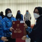Serahkan Satyalencana Karya Satya, Wali Kota Eva Dwiana Harapkan PNS Bandar Lampung Berikan Kontribusi Terbaik