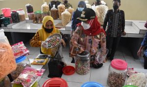 Tinjau Kondisi Pedagang Pasar Smep, Wali Kota Eva: Pedagangnya Sudah Tertib, Cuman…