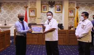 Gubernur Lampung Terima Piagam Penghargaan dan Plakat WTP dari Menteri Keuangan RI, Ini Alasannya