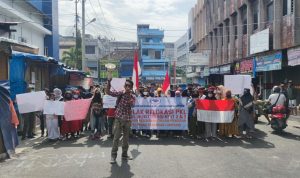 Puluhan PKL Jalan Bukit Tinggi Gelar Aksi Penolakan Relokasi, Wali Kota Eva: Tujuannya untuk Berikan Rasa Nyaman