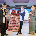 ‘Selendang Beghak Riana’ Tampil di Festival Kemilau Tapis Lampung 2021, Founder IKAT Indonesia Beri Respons Positif