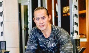 Wajah Tak Menua di Usia Setengah Abad, Ade Rai Bocorkan Rahasianya