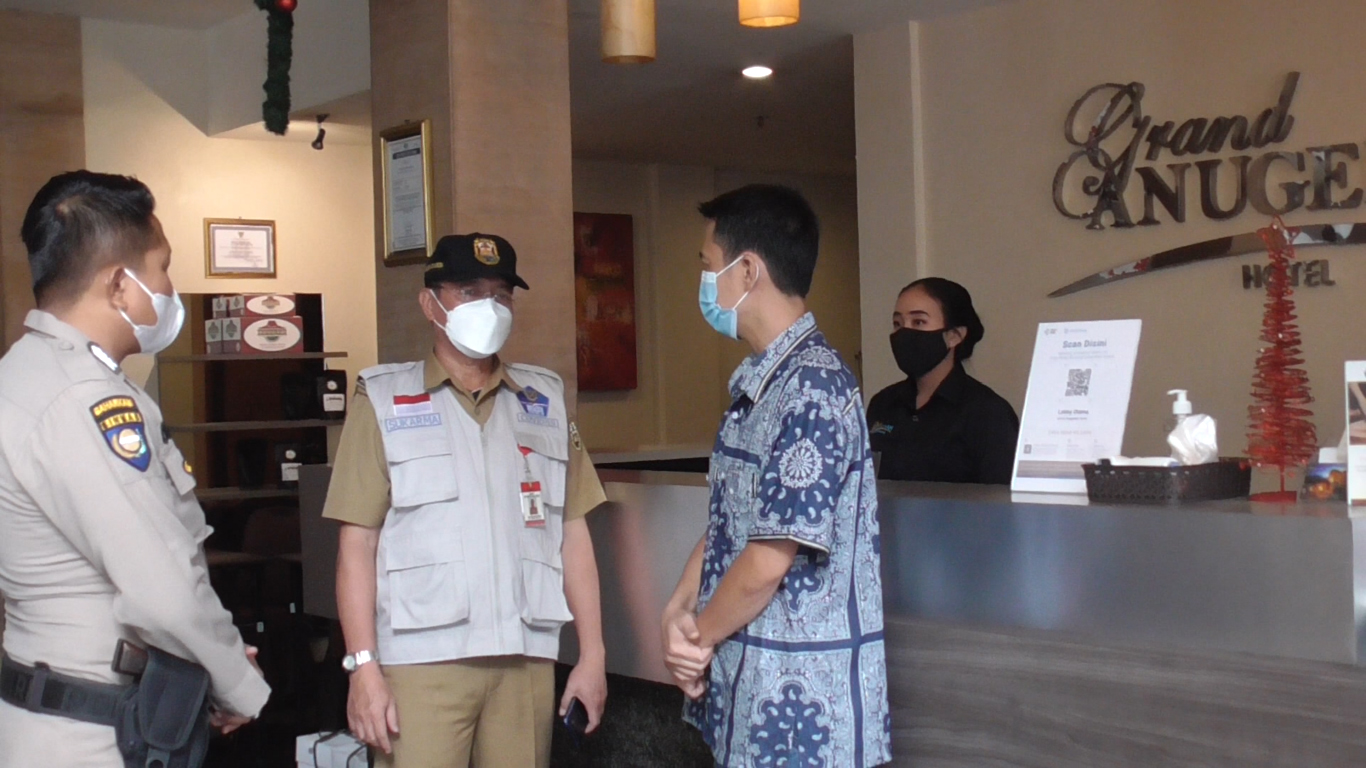 Satgas Covid-19 Bandar Lampung lakukan inspeksi ke sejumlah hotel guna memastikan penggunaan aplikasi peduli lindungi berjalan sebagaimana mestinya