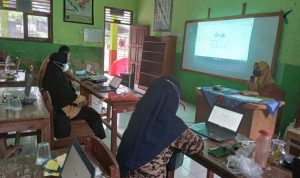 Tingkatkan Keterampilan dan Kompetensi Guru di Tanggamus, Tim PKM UML Gelar Pelatihan Pemanfaatan Media Online