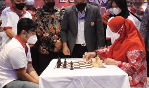 Langkah Bidak Catur Eva Dwiana Resmikan Kompetisi Catur Tingkat Nasional