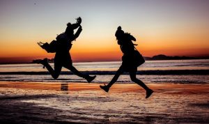 Kenali 5 Tanda Ini untuk Ketahui Apa Bestie Hanya Pura-pura Baik ke Kamu