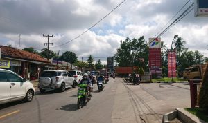 Susah Solar, Antrean Kendaraan Memadati SPBU Pekalongan