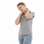 Bahaya Kretek Leher, Dokter Ini Jelaskan Bisa Sebabkan Stroke