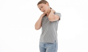 Bahaya Kretek Leher, Dokter Ini Jelaskan Bisa Sebabkan Stroke