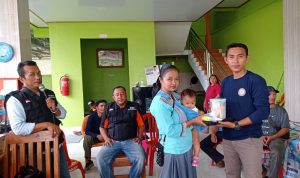 Jelang Ramadan, KMP bersama PAWAI Bagi Paket Kebersihan Balita dan Jilbab di Natar