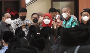 Eva Dwiana Minta Tenaga Pendidik Pantau Anak Saat Gunakan Smartphone