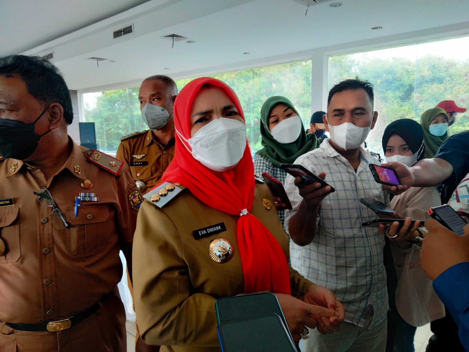 Eva Dwiana memaparkan sejumlah capaian selama satu tahun masa kepemimpinan || Foto : 5w1hindonesia.id