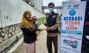 MT Al Ikhlas Babussalam Bagikan Iftar Selama Bulan Ramadan Lewat ACT