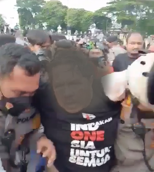 Wajah Ade Armando Babak Belur Usai Dihajar Masa Pada Demostrasi 11 April 2022 || Foto: Istimewa, 5w1hindonesia.id