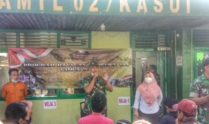Koramil Kasui Salurkan Bantuan Pemerintah Untuk PKL dan Warung