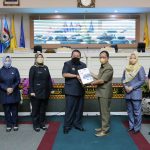 Gubernur Arinal Serahkan Dokumen LKPJ Kepala Daerah Tahun 2021 kepada Ketua DPRD Lampung