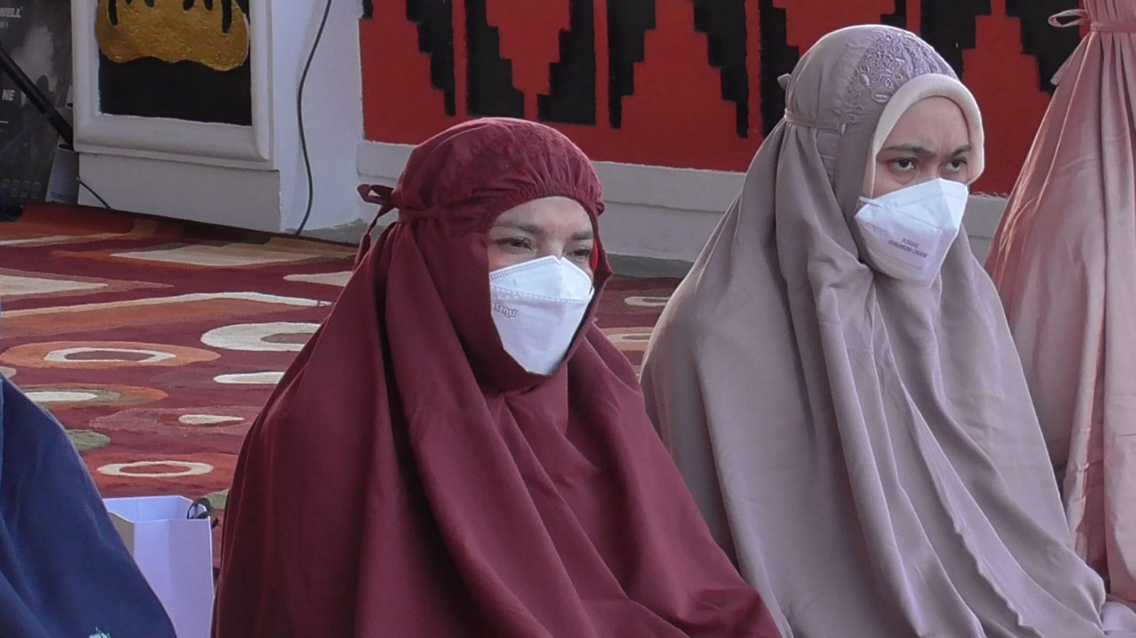 Walikota Eva Dwiana menggelar sholat Idul Fitri 1443 H di rumah dinas || Foto: 5w1hindonesia.id