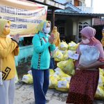 Program Siger Terus Bergerak, Ketua TP PKK Provinsi Lampung Salurkan 350 Paket Sembako kepada Masyarakat