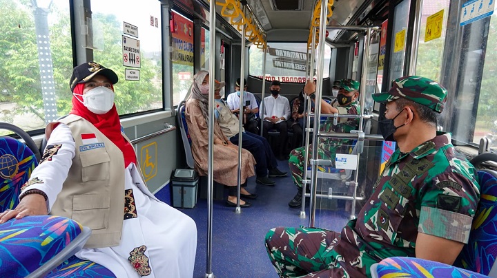 Walikota Eva Dwiana Meninjau Pusat Perbelanjaan Tradisional Bambu Kuning Pada Hari Pertama Lebaran || Foto: Istimewa, 5w1hindonesia.id