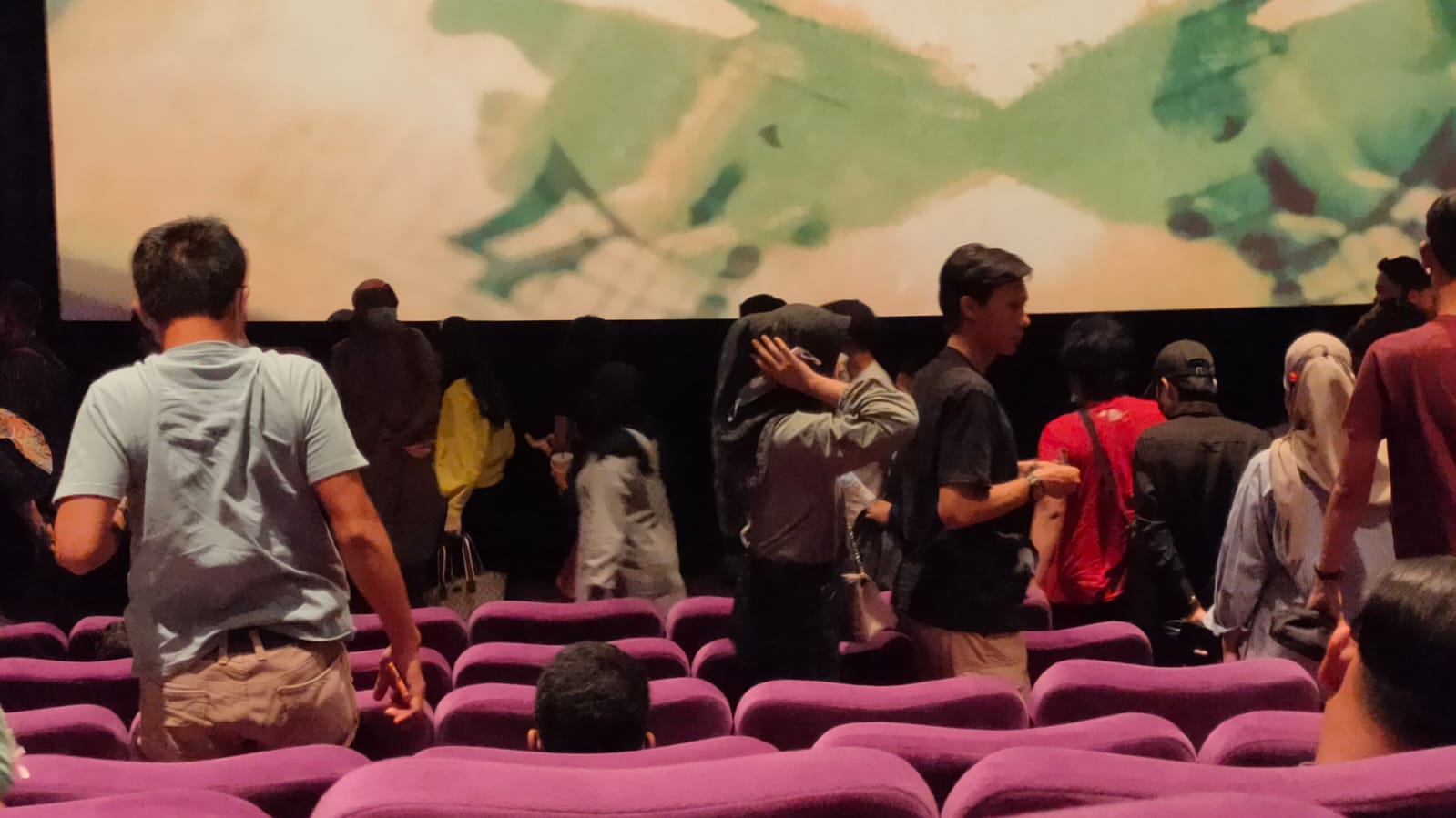 Pengalaman nonton di Bioskop menjadi berkurang saat ada anak kecil yang ikut masuk nonton di film kategori dewasa || Foto: 5w1indonesia.id