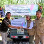Jaga Lingkungan Bendungan Way Sekampung, PLN Serahkan Kendaraan Pengangkut Sampah
