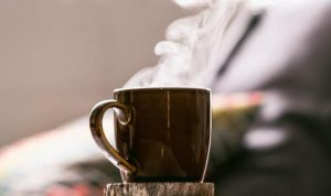 5 Manfaat Minum Air Hangat sebelum Tidur, Salah Satunya Turunkan Berat Badan