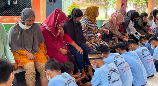 Peringati Hari Orang Tua Sedunia, 20 Anak Didik Lapas Anak Kelas II Bandar Lampung Basuh Kaki Orang tua || Foto: Istimewa, 5w1hindonesia.id