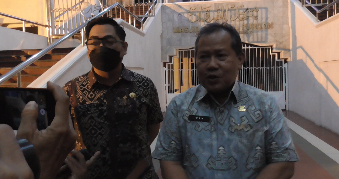 Kepala Dinas PU mempertanyakan kewenangan pengelolaan pulau pasaran saat disinggung mengenai penanganan banjir rob yang kerap terjadi || Foto: 5w1hindonesia.id