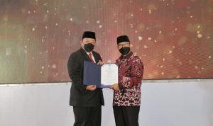 Gubernur Arinal dan Riana Raih Penghargaan Manggala Karya Kencana 2022 dari BKKBN