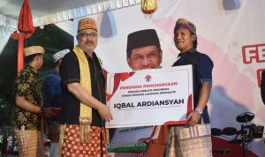 Kemenpora RI Berikan Penghargaan Ketua KNPI Lampung Tokoh Pemuda Inspiratif