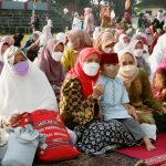 Walikota Eva Dwiana untuk pertama kali melaksanakan sholat Idul Adha di lapangan terbuka di Stadion Mini Way Dadi setelah kasus Covid-19 menurun || Foto: Dok. DISKOMINFO Bandar Lampung