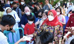 Eva Dwiana Apresiasi PDKI Menggelar Sunatan Massal