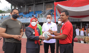 Eva Dwiana Resmikan Walikota CUP Untuk 8 Cabor di Bandar Lampung