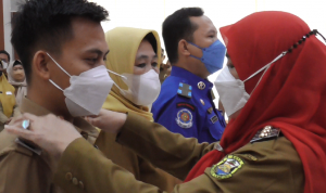 Walikota Eva Dwiana Serahkan 670 Petikan Kenaikan Pangkat PNS