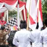 Ramaikan HUT RI ke-77, Gubernur dan Ketua PDBI Lampung Lepas Kirab Marching Band Pelajar