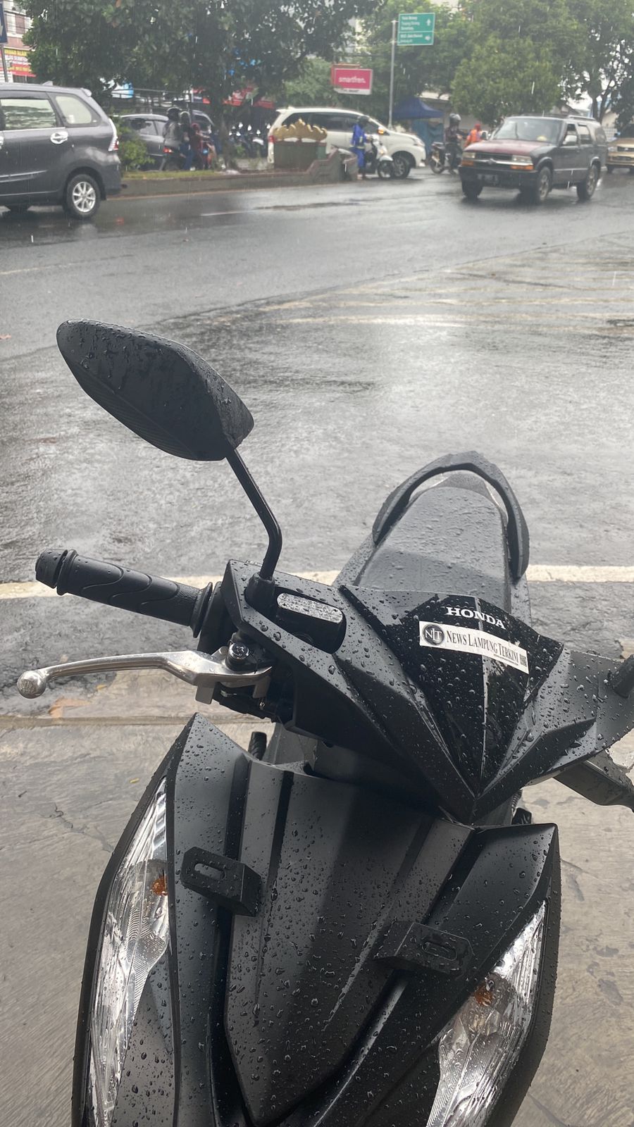 Motor merek Honda Beat Tahun 2022 berwarna hitam yang digondol maling saat terparkir di halaman rumah. (Ist)