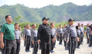 Kuatkan Rasa Kebersamaan, Gubernur Arinal dan Danlanal Kolonel Laut (P) Zul Fahmi Olahraga Bersama di Mako Lanal Caligi