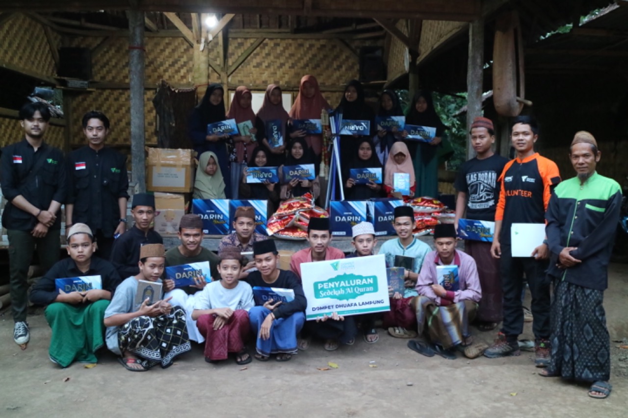Dompet Dhuafa Lampung salurkan bantuan kepada korban bantuan kebakaran || Foto: Dokumentasi Dompet Dhuafa Lampung