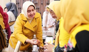 Siap Hadapi Pameran Halal di Turki, Ketua Dekranasda Lampung Buka Pembinaan IKM Kerajinan Tapis