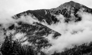 Gunung Semeru Erupsi? Ini Bahaya Abu Vulkanik Jika Terhirup