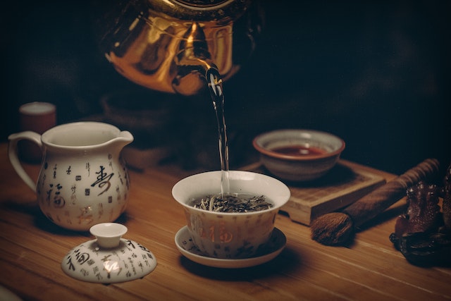 Ilustrasi Minum Teh Setelah Makan || Foto: pexels.com nikolay osmachko || 5W1HINDONESIA.ID