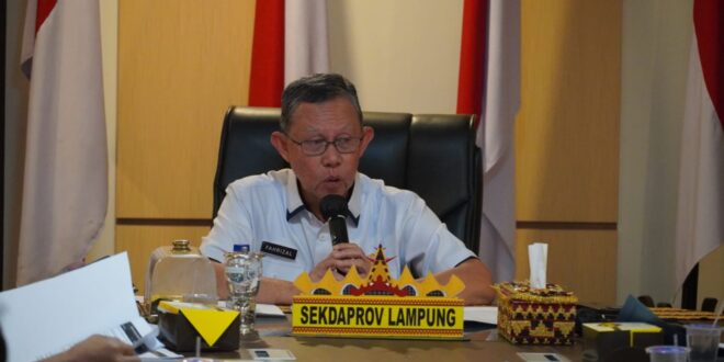 Sekdaprov Lampung Fahrizal Darminto memimpin Rapat Pembahasan Penyampaian Laporan Kegiatan dan Laporan Keuangan KORPRI Tahun 2022 || Foto: Diskominfotik Provinsi Lampung