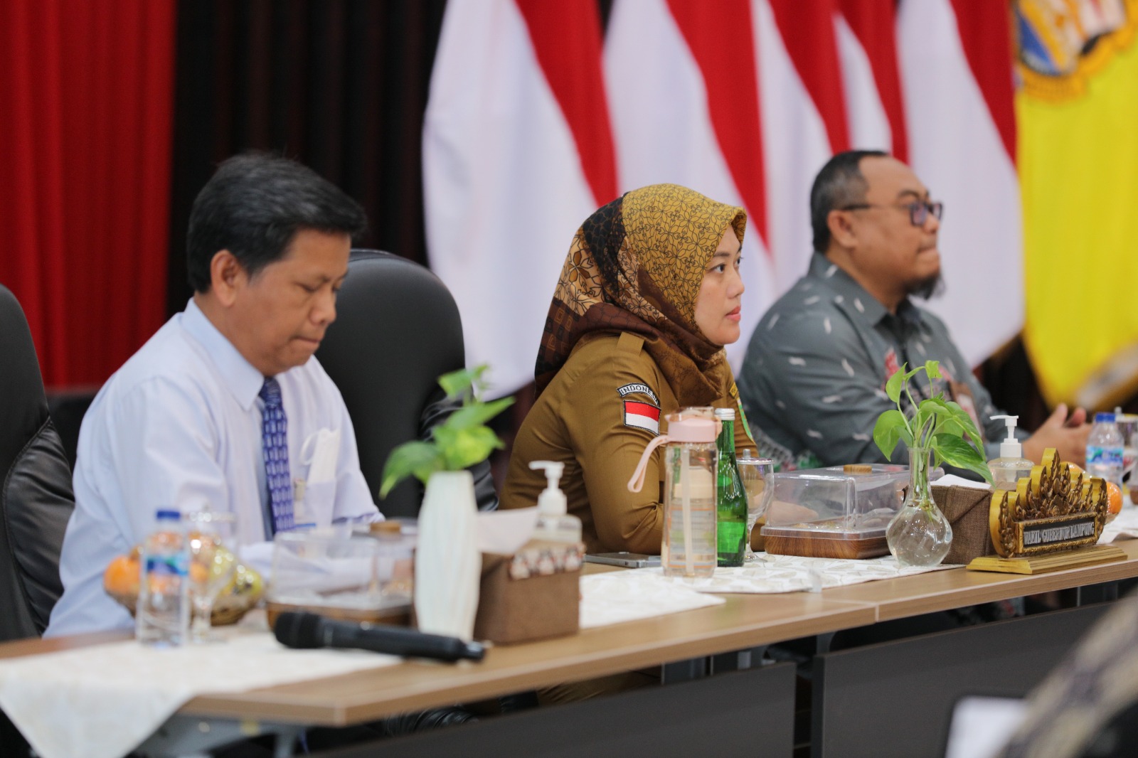 Wagub Lampung Chusnunia Chalim mengikuti Pertemuan Tahunan Industri Jasa Keuangan 2023 yang diselenggarakan oleh OJK secara virtual di Aula Mahan Agung || Foto: Adpim Pemprov Lampung