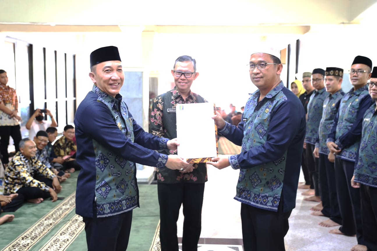Sekdaprov Lampung Fahrizal Darminto, meresmikan Masjid Bina'ul Ummah di Kantor Bappeda Provinsi Lampung || Foto: Adpim Pemprov Lampung