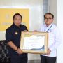 Gubernur Lampung Arinal Djunaidi menerima penghargaan dari PT Taspen (persero) Kantor Cabang Bandar Lampung || Foto: Adpim Pemprov Lampung