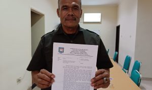 Poniran HS bersama dengan kuasa hukumnya, ZH & Partners mendatangi kantor SMSI Bandar Lampung, dalam rangka ingin mendapatkan keadilan atas pemecatan jabatannya sebagai kepala desa Subik, Abung Tengah, Lampung Utara || Foto: 5w1hindonesia.id