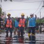 Petugas PLN terus bersiaga untuk memantau kondisi wilayah selama cuaca ekstrem || Foto: Istimewa