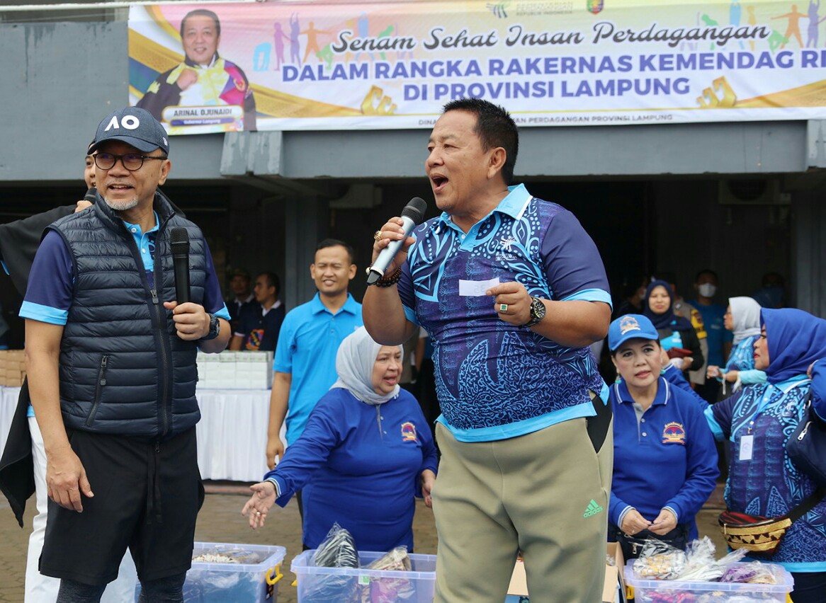 Gubernur Lampung Arinal Djunaidi bersama Mendag Zulkifli Hasan dan FKPLP melaksanakan senam bersama di Stadion Pahoman || Foto: Adpim Pemprov Lampung